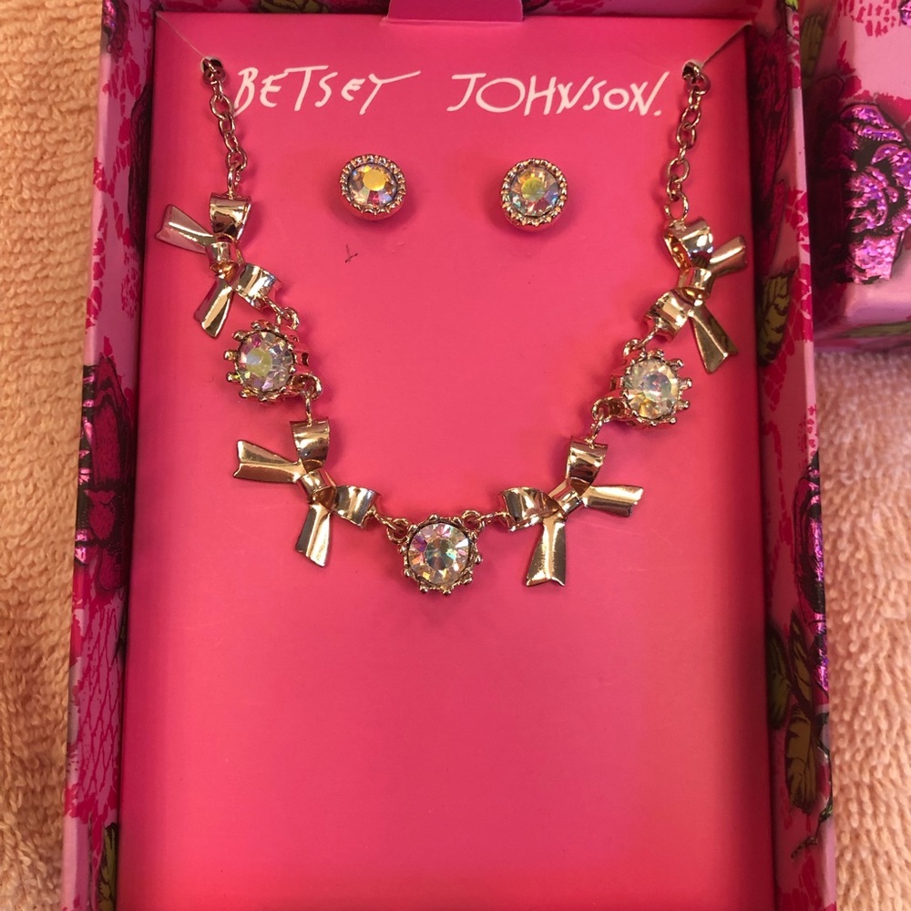 Betsey Johnson X’s & O’s with Shiny Crystals & Bows Necklace & Earrings Set